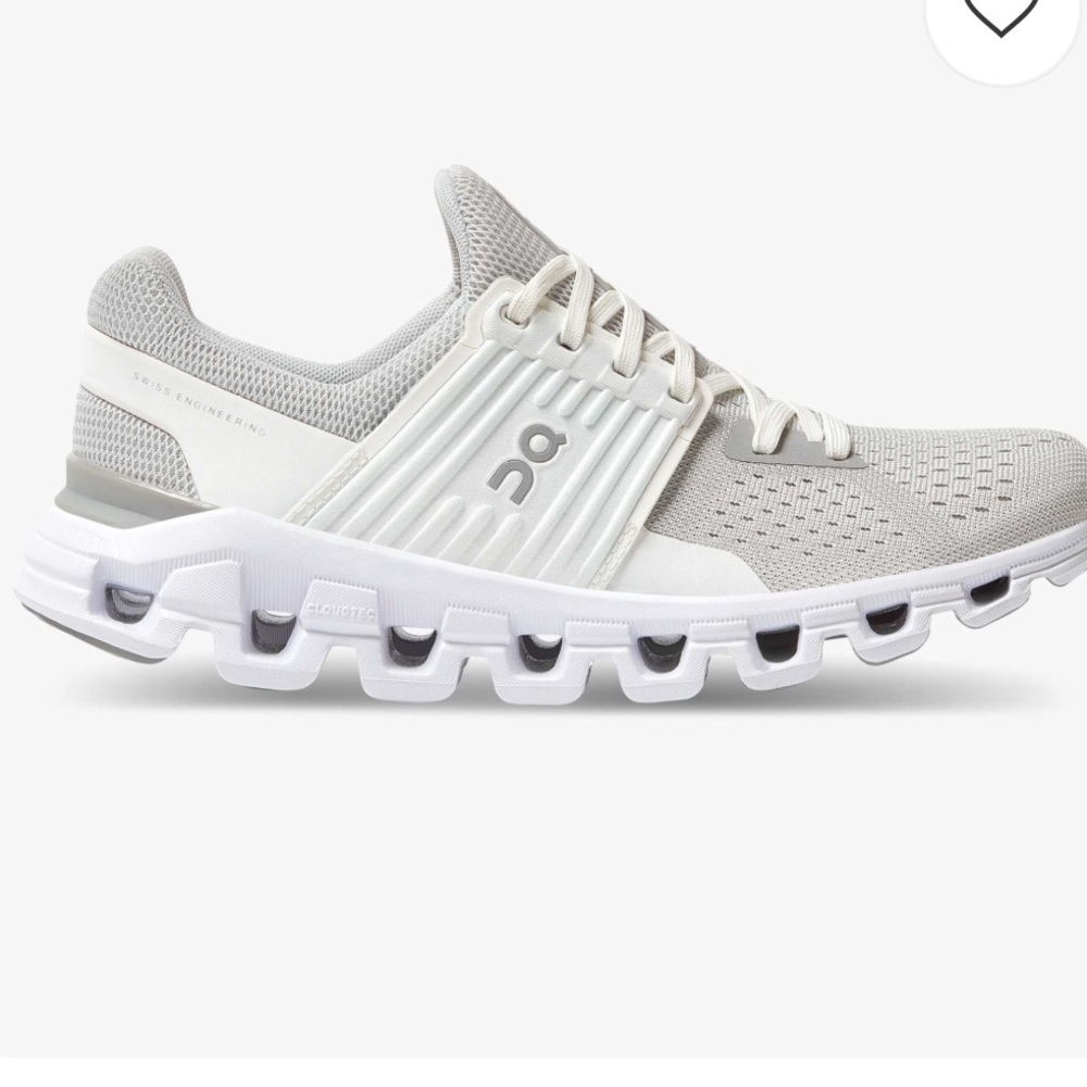 On Running Cloudswift in light grey